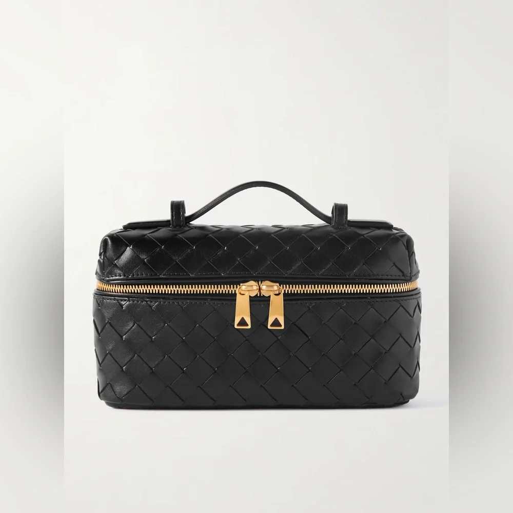 ❗️Sold Bottega Veneta
Intrecciato Leather Convertible
Vanity Case - Picture 3 of 8